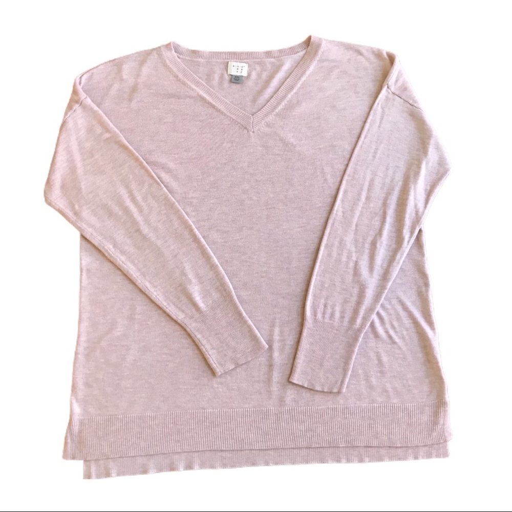 a new day Women’s V-neck Knit Light Sweater EUC